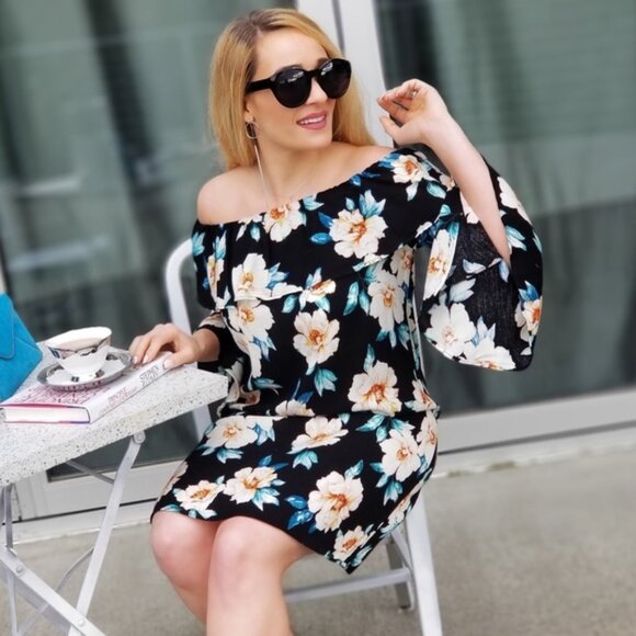COUNTRY DOLLZ Off Shoulder Floral Dress - Picture 1 of 4